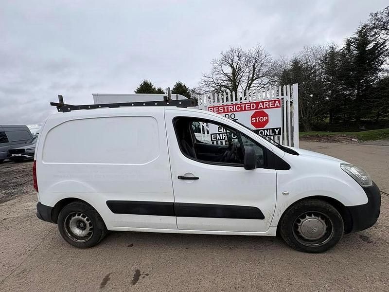 Used Citroën Berlingo 75 HP (55 kW) 2010 White MPV