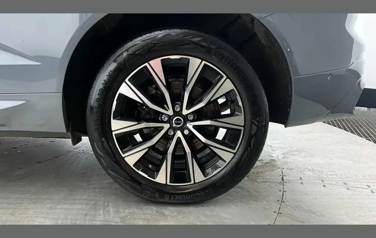 Used Volvo XC60 Plus 194 HP (142 kW) 2023 Grey SUV