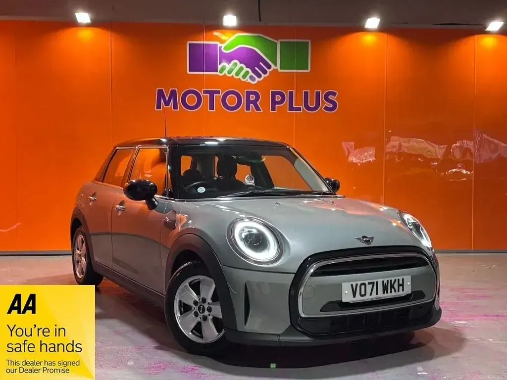 Usado Mini Cooper Classic 136 HP (100 kW) 2021 Cinzento Citadino
