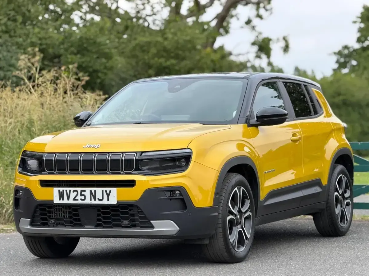 Used Jeep Avenger Summit 100 HP (73 kW) 2025 Yellow SUV
