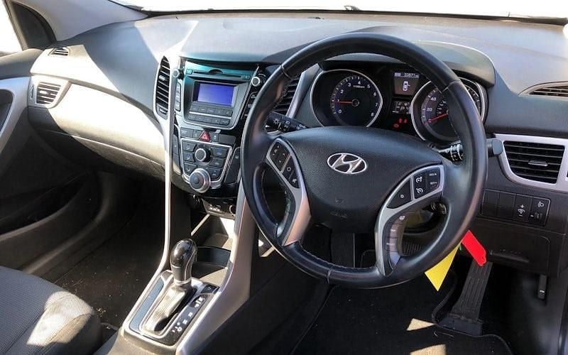 Used Hyundai i30 SE 120 HP (88 kW) 2016 Silver Hatchback