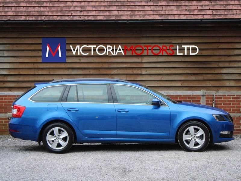 Used Skoda Octavia SE Technology 115 HP (84 kW) 2020 Blue Estate