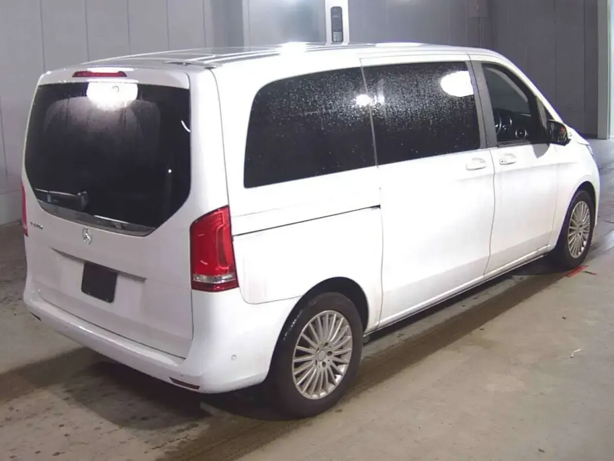 Used Mercedes V220 2016 White MPV
