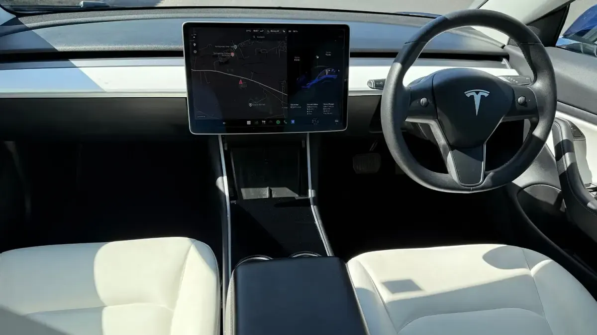 Used Tesla Model 3 Standard Range 239 kW (325 HP) 2019 Blue Sedan