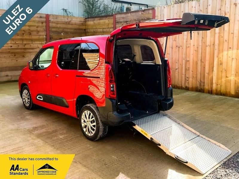 Used Citroën Berlingo Feel 2019 Red MPV