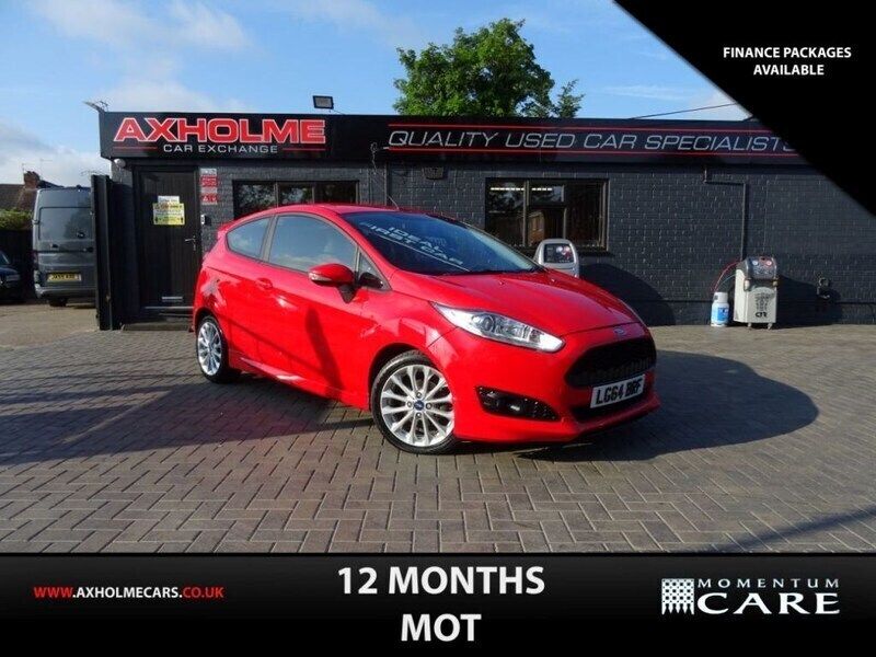 Red Used 2013 Ford Fiesta Zetec Hatchback | £4,295 (Fair price) - Image 1/4