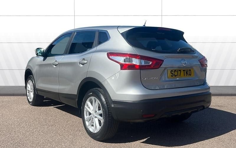 Usado Nissan Qashqai Acenta 110 HP (80 kW) 2017 Prateado SUV