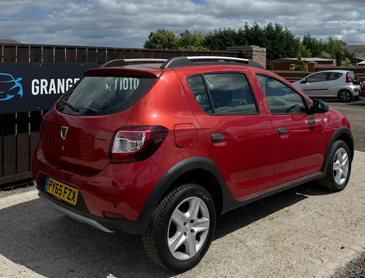 Used Dacia Sandero Lauréate 2016 Red Hatchback