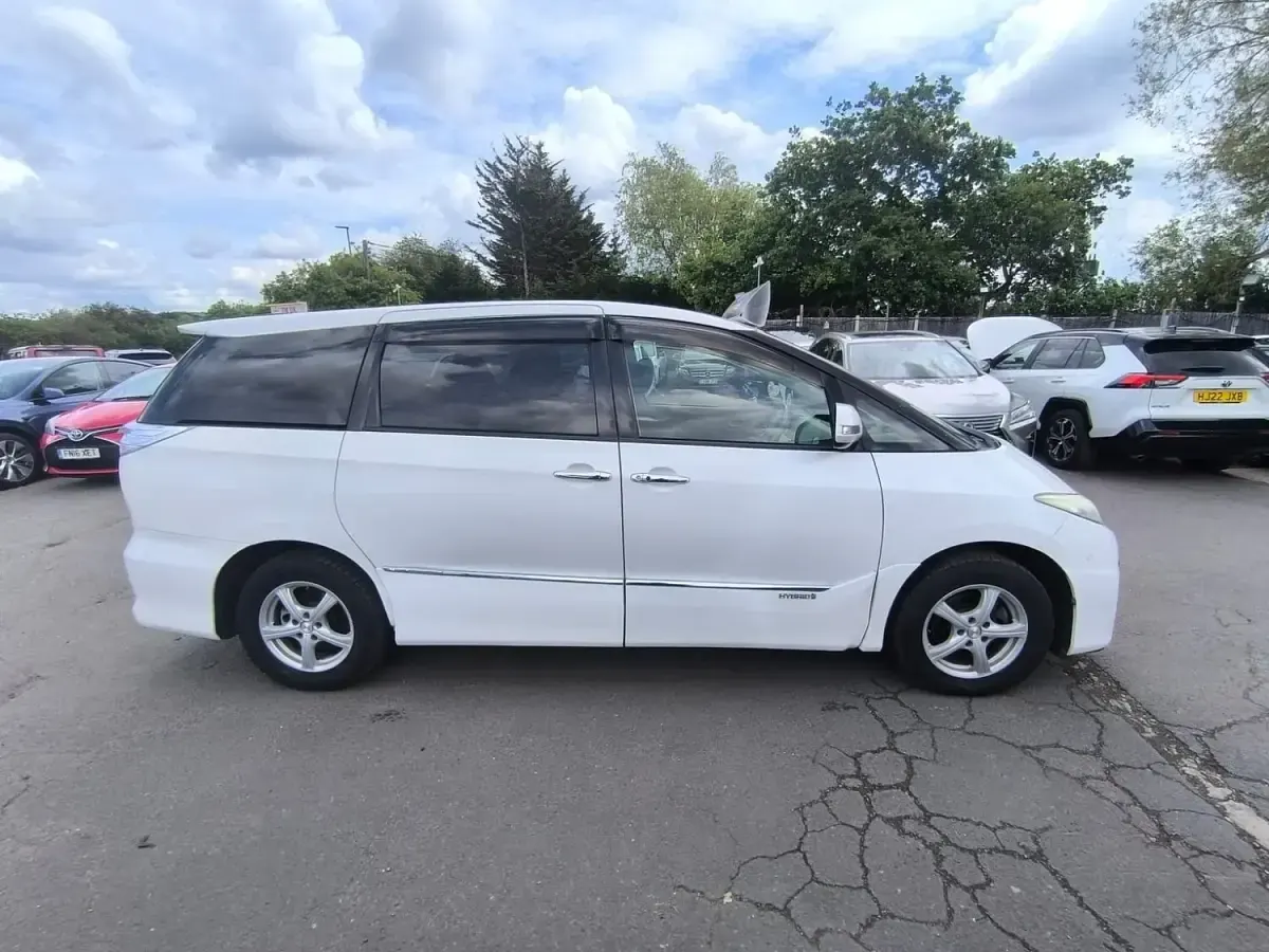 Used Toyota Estima Hybrid 2009 White MPV