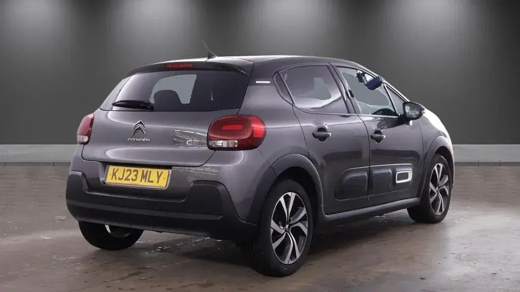 Używany Citroën C3 PureTech 110 KM (80 kW) 2023 Szary Hatchback