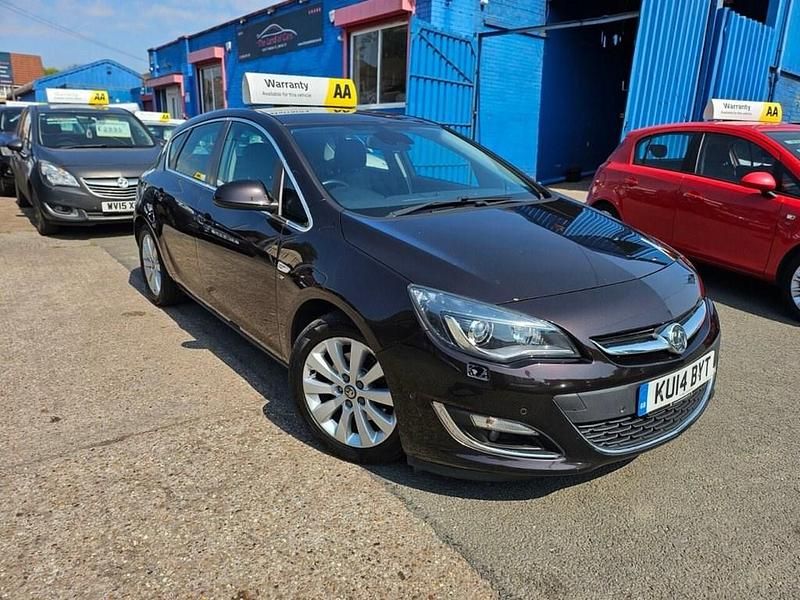 Second-hand Vauxhall Astra Elite 130 CP (95 kW) 2014 Maro Hatchback