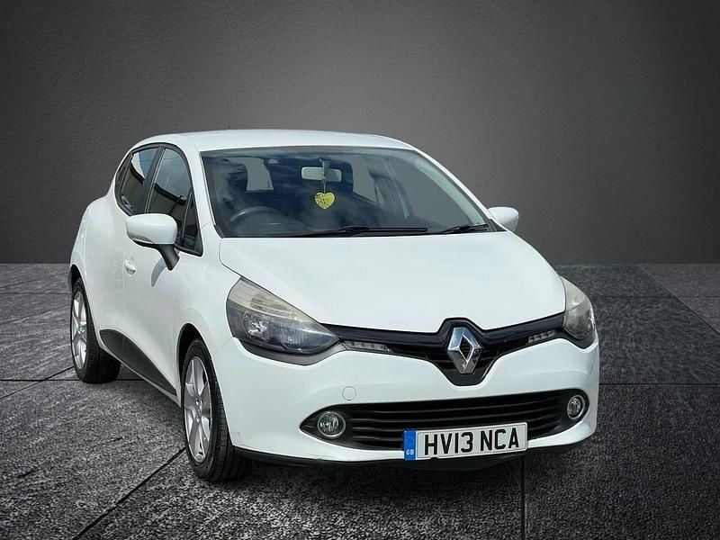 Used Renault Clio IV Expression+ 75 HP (55 kW) 2013 White Hatchback