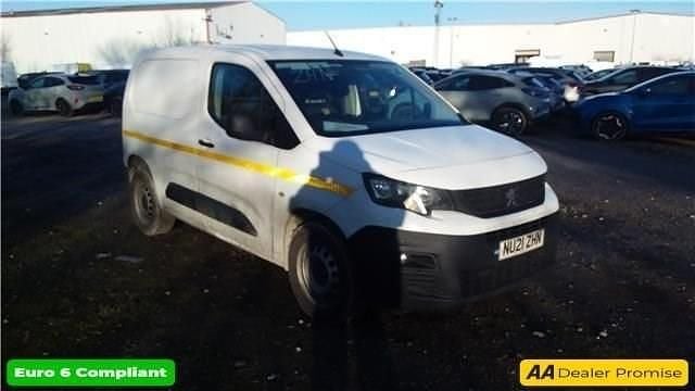 White Used 2021 Peugeot Partner MPV | £9,299 (Good price) - Image 1/4