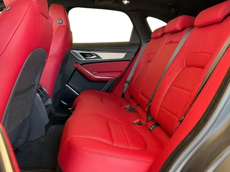 Begagnad Jaguar F-Pace R-Dynamic 204 HK (150 kW) 2023 Vit SUV