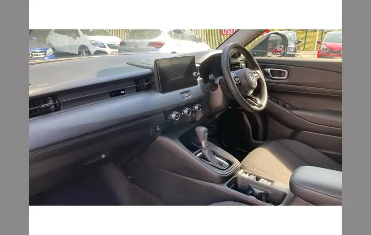 Used Honda HR-V Elegance 131 HP (96 kW) 2023 Beige SUV