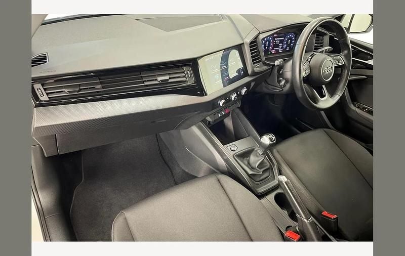 Używany Audi A1 Design 95 KM (69 kW) 2020 Biały SUV