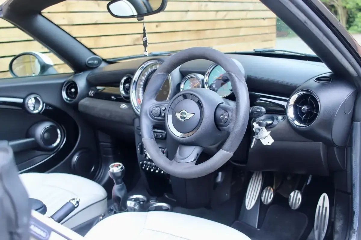 Used Mini John Cooper Works Roadster 211 HP (155 kW) 2012 Silver Cabriolet