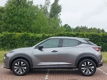 Usado Nissan Juke Acenta Premium 114 CV (83 kW) 2025 Gris SUV