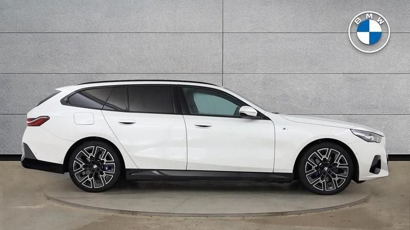 Used BMW 530e M Sport 295 HP (216 kW) 2025 White Estate