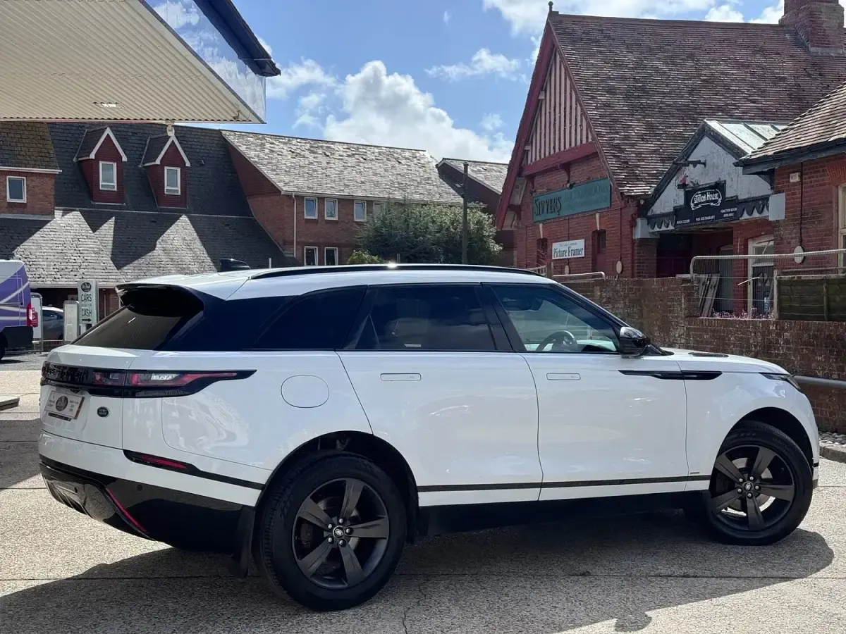 Used Land Rover Range Rover Velar R-Dynamic 179 HP (131 kW) 2019 White SUV