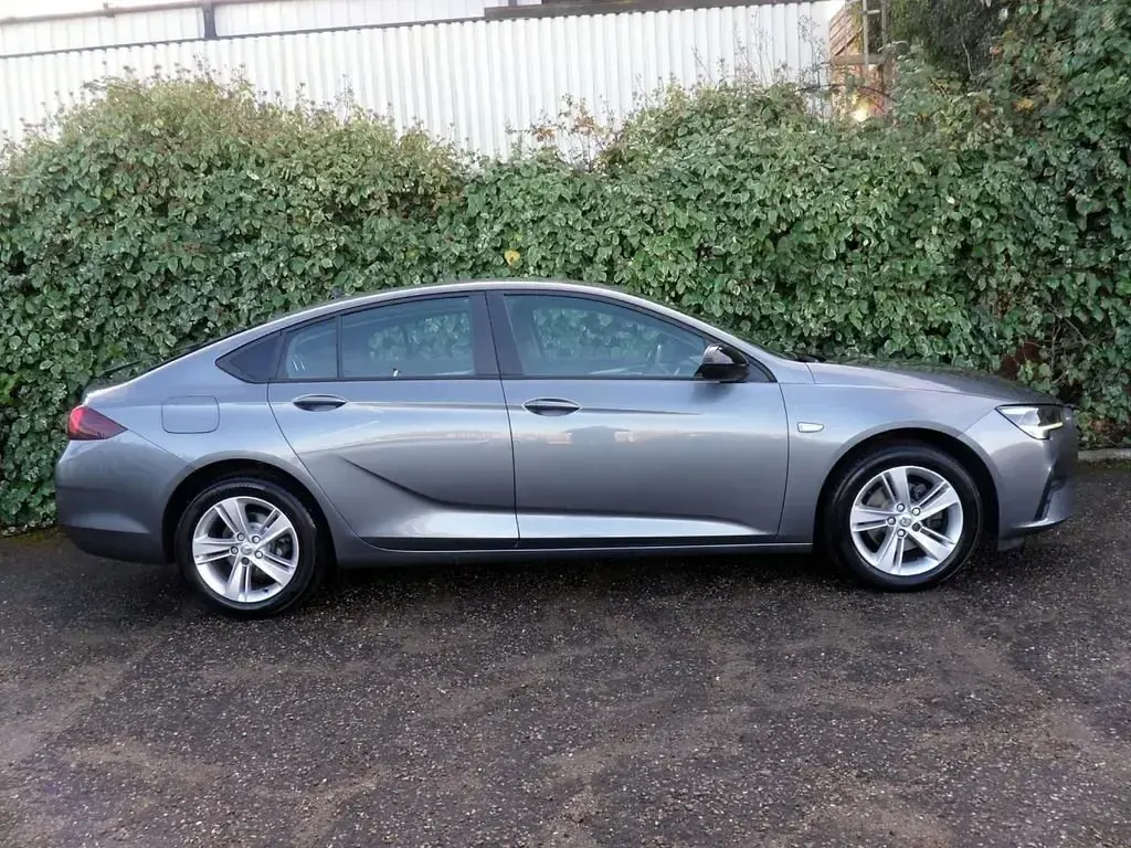 Second-hand Vauxhall Insignia Sport 122 CP (89 kW) 2020 Gri Hatchback