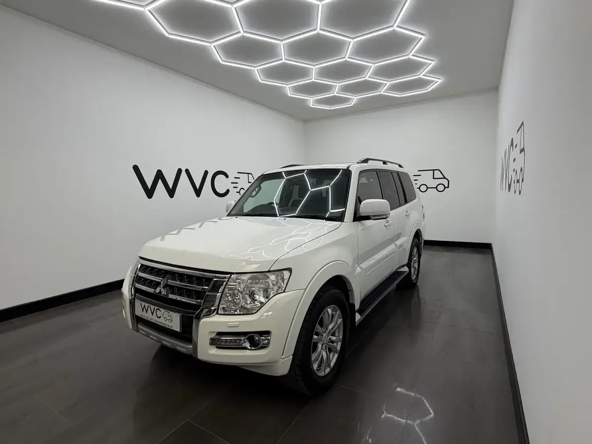 Used Mitsubishi Shogun 197 HP (144 kW) 2015 White SUV