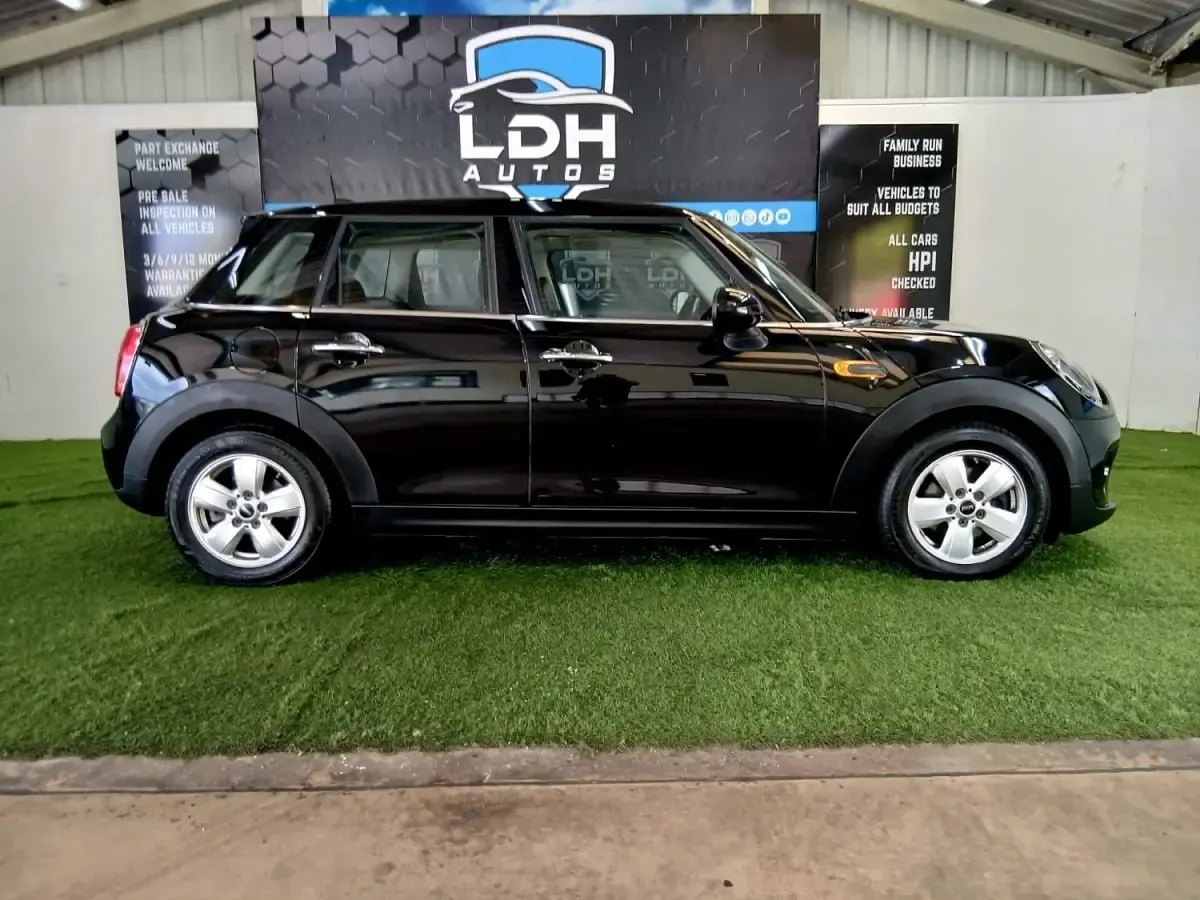 Usado Mini Cooper D Hatch 116 HP (85 kW) 2017 Preto Citadino