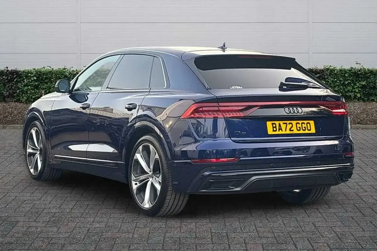 Begagnad Audi Q8 Black Edition 286 HK (210 kW) 2022 Blå SUV