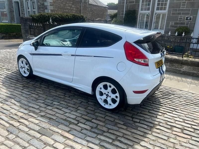 Used Ford Fiesta S 132 HP (97 kW) 2011 White Hatchback