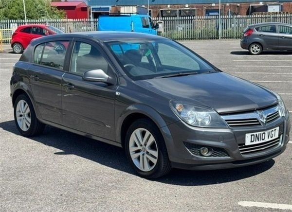 Grey Used 2010 Vauxhall Astra | £1,925 (Good price) - Image 1/1