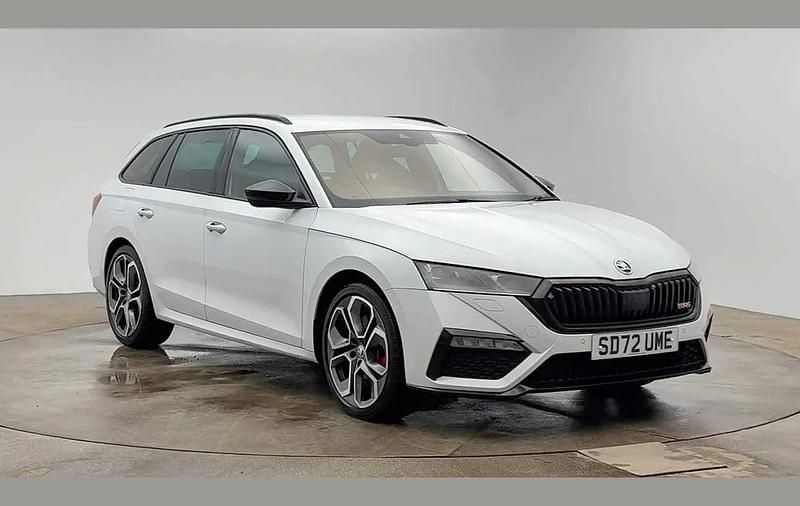 Used Skoda Octavia vRS 196 HP (144 kW) 2022 White Estate