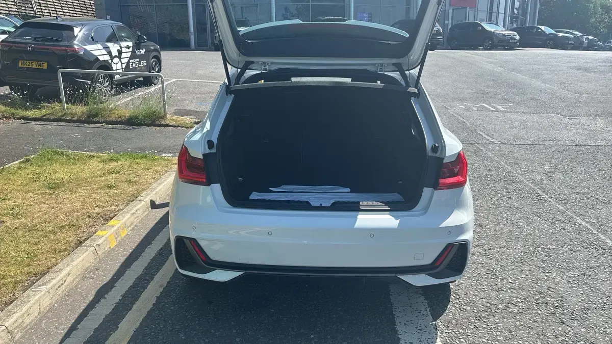 Used Audi A1 Advanced 150 HP (110 kW) 2021 White SUV