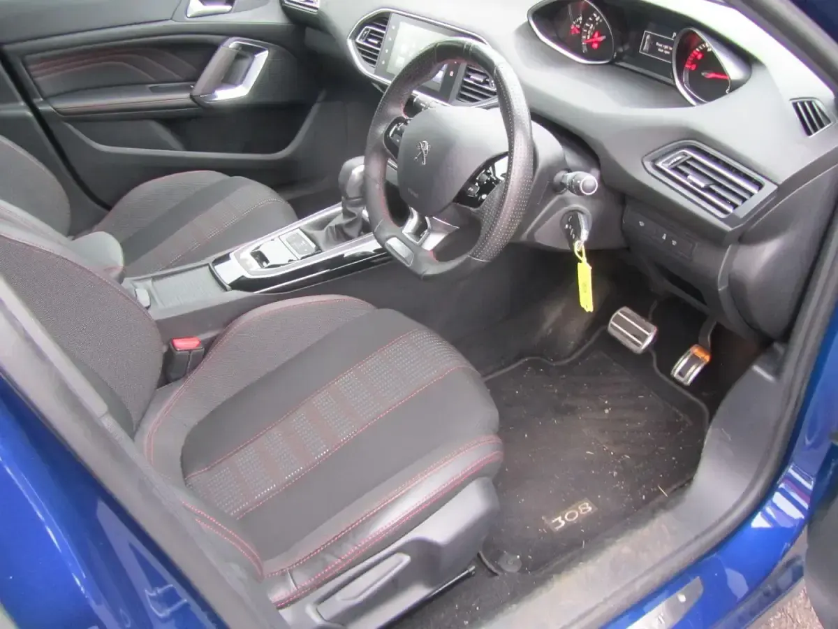 Used Peugeot 308 GT-line 147 HP (108 kW) 2016 Blue Hatchback