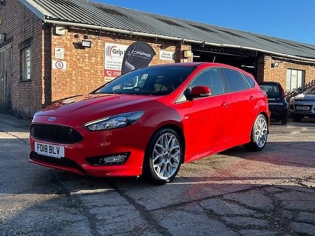 Used Ford Focus ST-Line 140 HP (102 kW) 2018 Red Hatchback