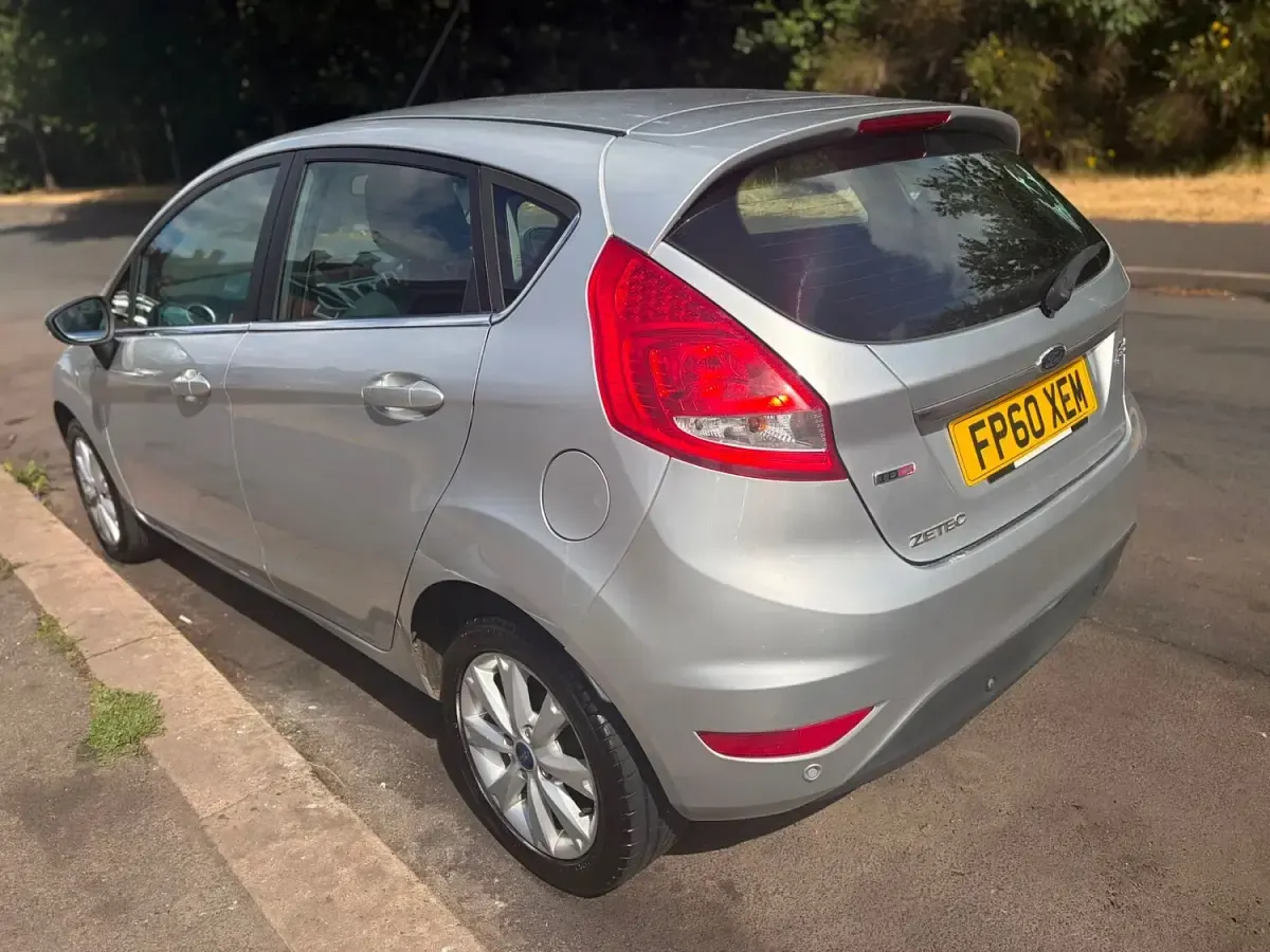Used Ford Fiesta Zetec 95 HP (69 kW) 2011 Silver Hatchback