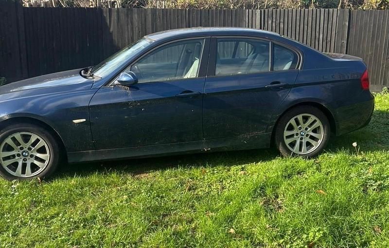 Begagnad BMW 320 2006 Blå Sedan
