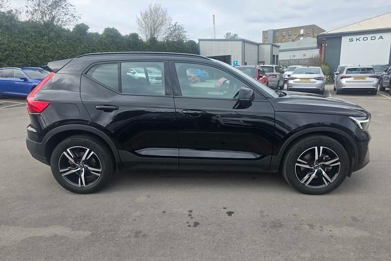 Begagnad Volvo XC40 Plus 2023 Svart SUV