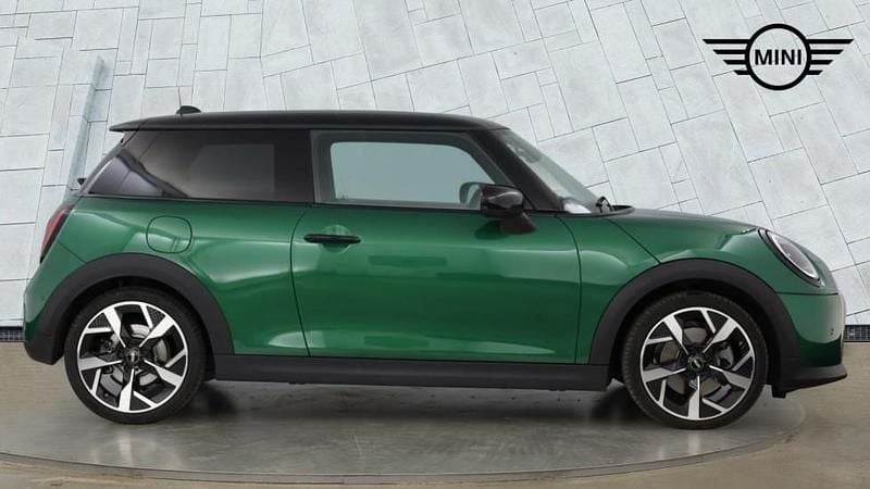 Usado Mini Cooper Hatch 154 HP (113 kW) 2024 Verde Citadino