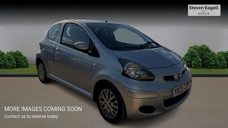 Silver Used 2009 Toyota Aygo Platinum Hatchback | £5,495 (Expensive) - Image 1/4