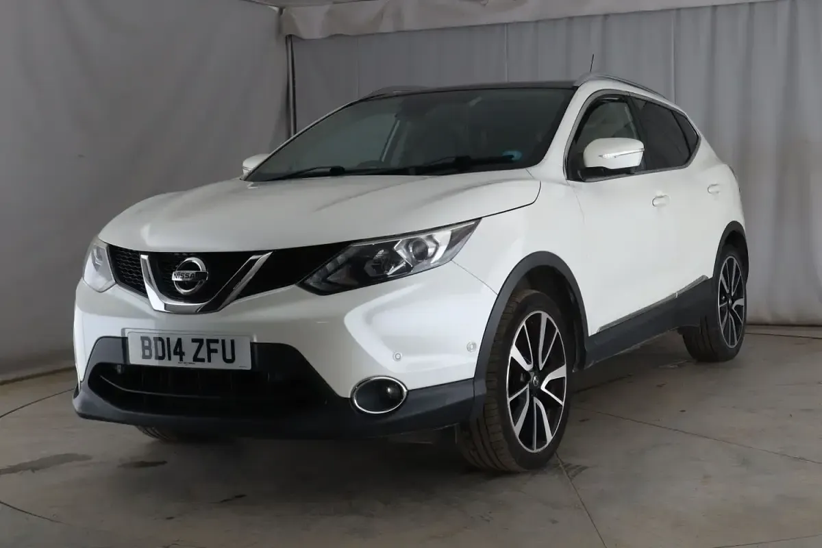 Used Nissan Qashqai Tekna 2014 White SUV