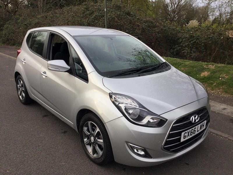 Used Hyundai ix20 SE 125 HP (91 kW) 2016 Silver Hatchback