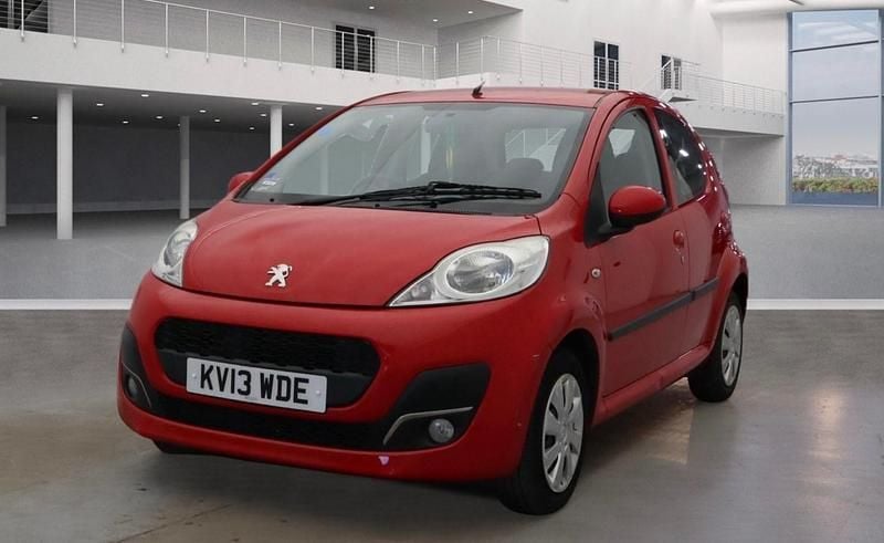 Used Peugeot 107 Active 68 HP (50 kW) 2013 Red Hatchback