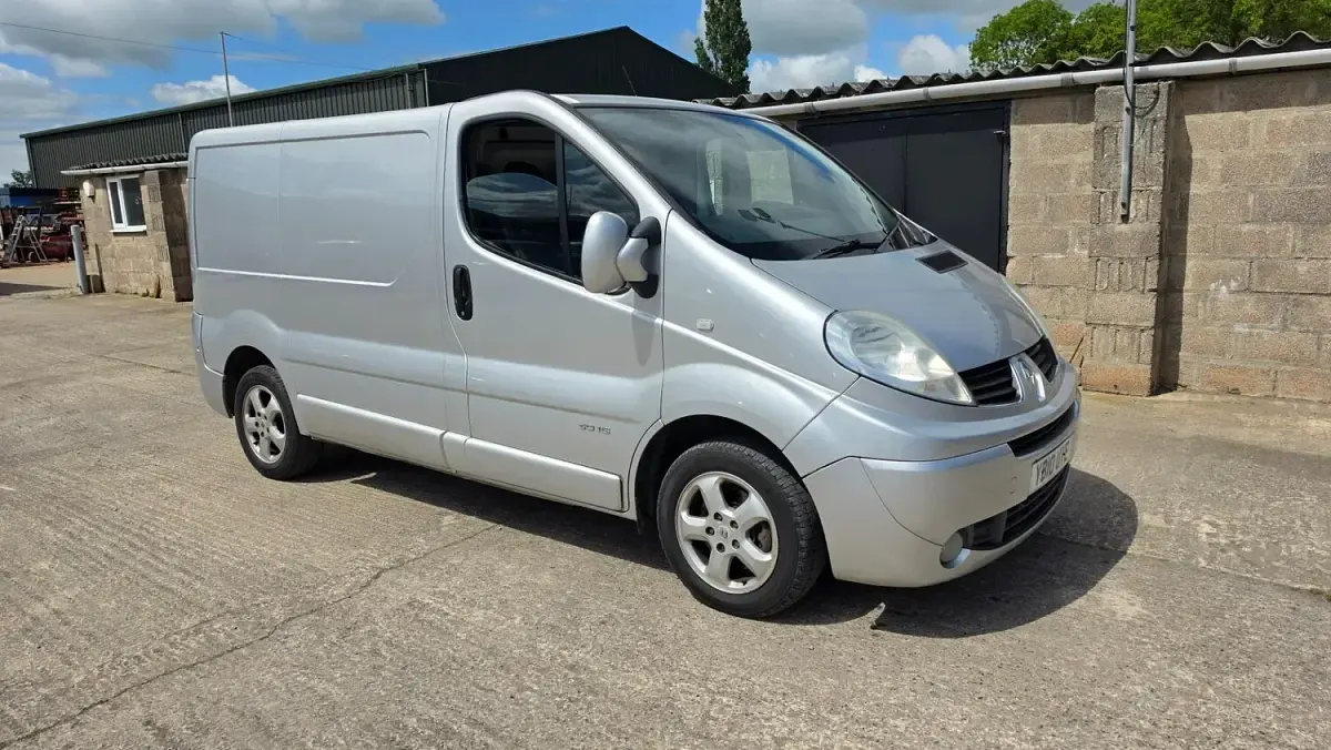 Used Renault Trafic 2010 Silver MPV