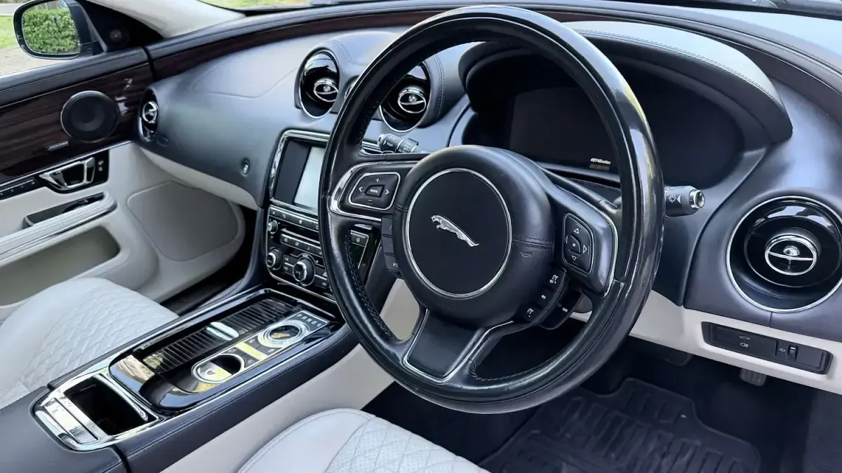 Used Jaguar XJ Portfolio 300 HP (220 kW) 2017 Grey Sedan