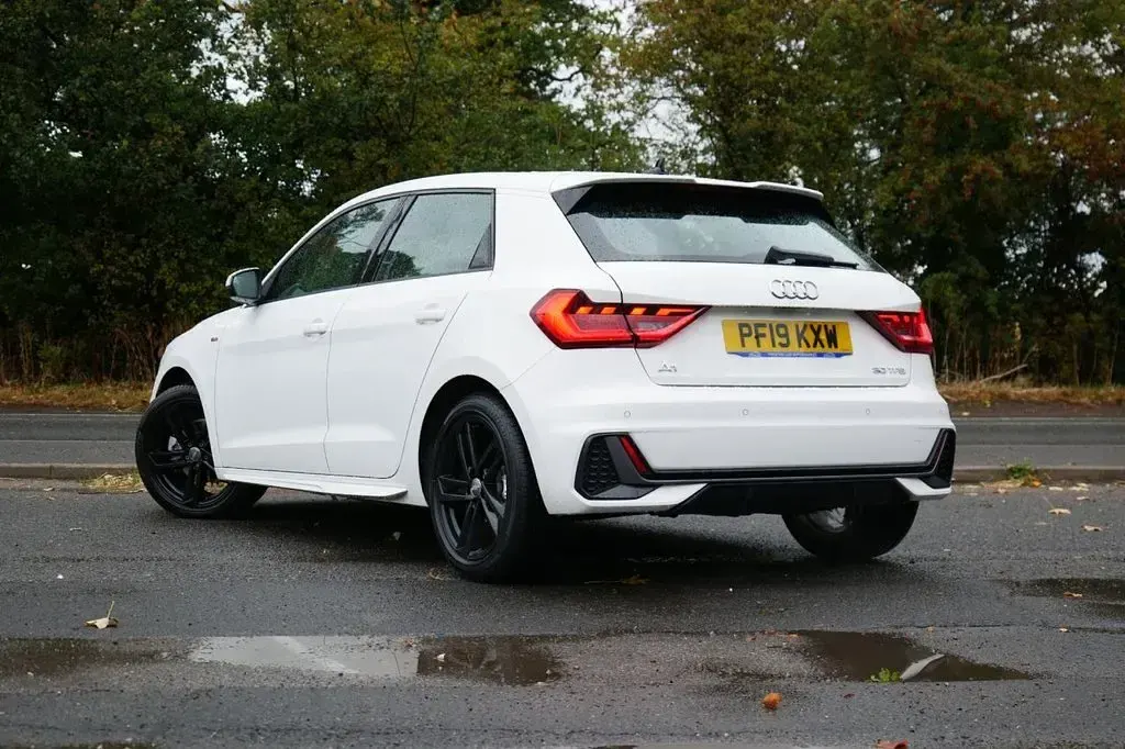 Used Audi A1 Sportback S-Line 116 HP (85 kW) 2019 White Hatchback