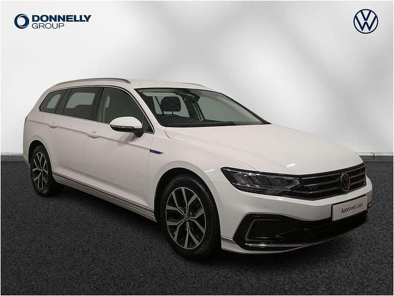 White Used 2021 VW Passat GTE Estate | £15,885 (Fair price) - Image 1/4
