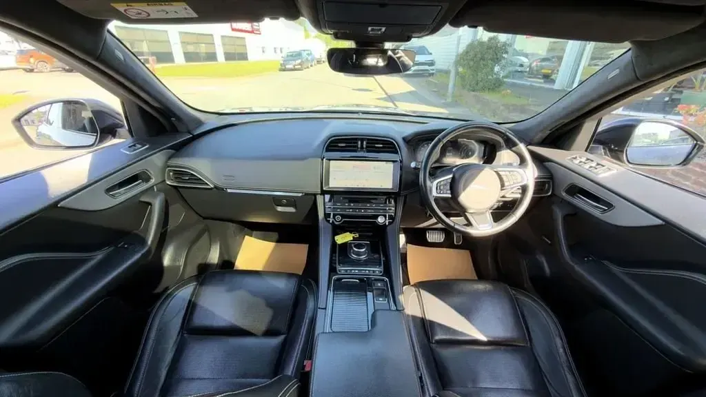 Usado Jaguar F-Pace Chequered Flag 180 HP (132 kW) 2019 Cinzento SUV