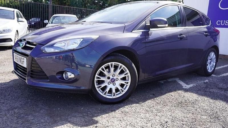 Usado Ford Focus Titanium 125 HP (91 kW) 2012 Cinzento Citadino