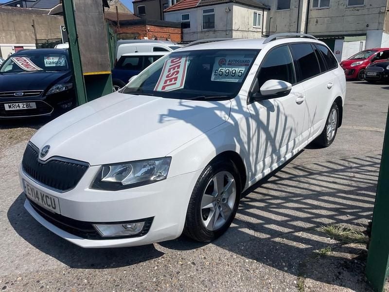 White Used 2014 Skoda Octavia SE Estate | £5,495 (Good price) - Image 1/4