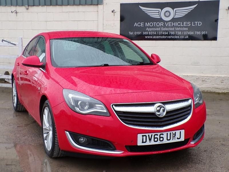 Used Vauxhall Insignia SRi 170 HP (125 kW) 2016 Red Hatchback